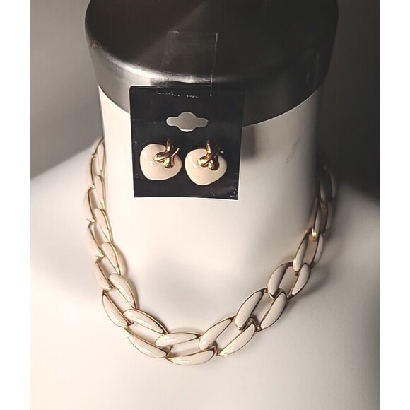 Vintage Ivory & Goldtone Necklace & Matching Heart Earring Set Classy valentines - Picture 2 of 8